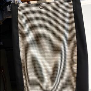 White House Black Market Black and White Houndstooth Pencil Skirt